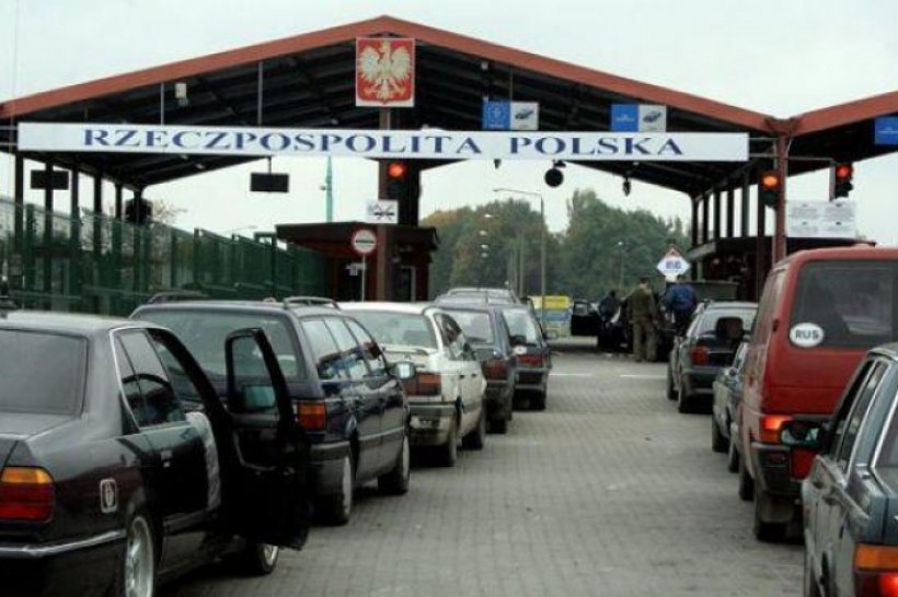 Польща заблокує пропуск автотранспорту на кордоні з Україною: названо дату