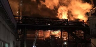Появились новые подробности пожара на химзаводе в Калуше: опубликовано видео - today.ua