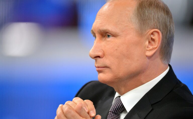 Путин согласился на просьбу Меркель допустить в Керченский пролив международных наблюдателей  - today.ua