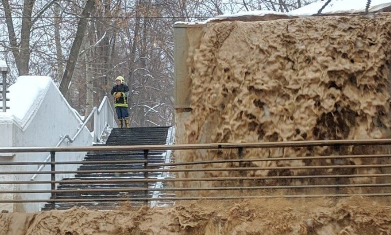 У Москві прорвало дамбу: з'явилося відео