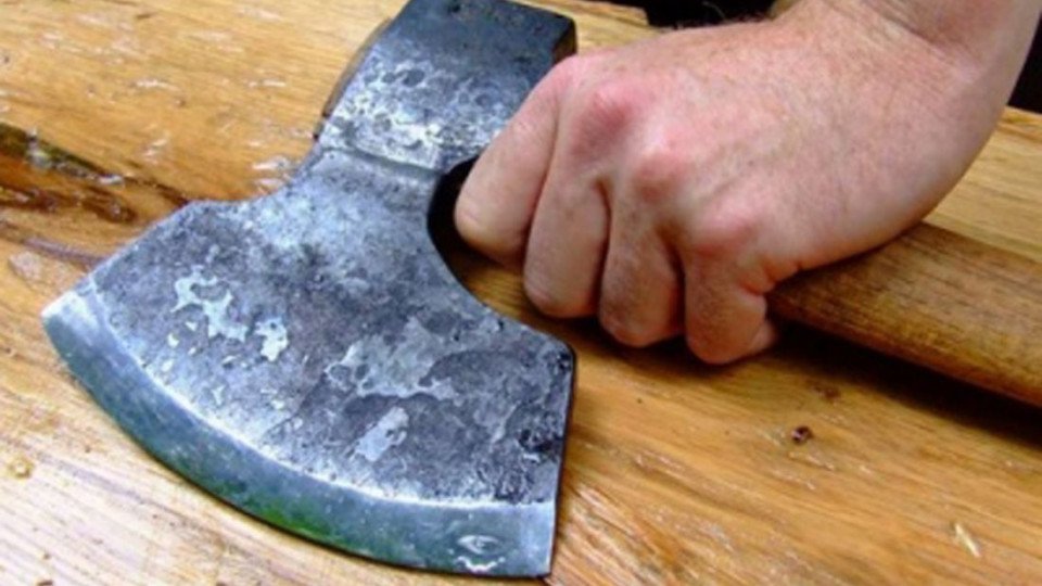 Двойное убийство на Сумщине: нетрезвый мужчина зарубил двух товарищей и уснул