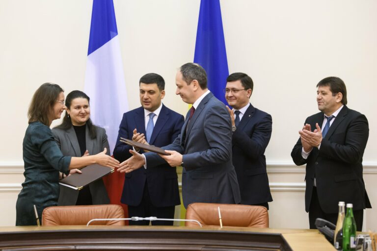 Украина и Франция подписали соглашение о совместном восстановлении водоснабжения Мариуполя - today.ua