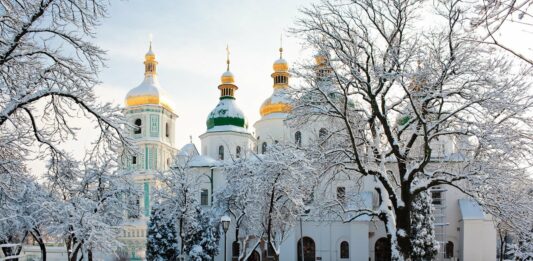  В Киеве из окна старейшего христианского храма выбросился мужчина  - today.ua