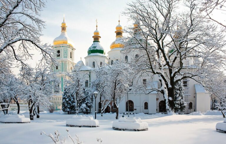 У Києві з вікна найстарішого християнського храму викинувся чоловік - today.ua