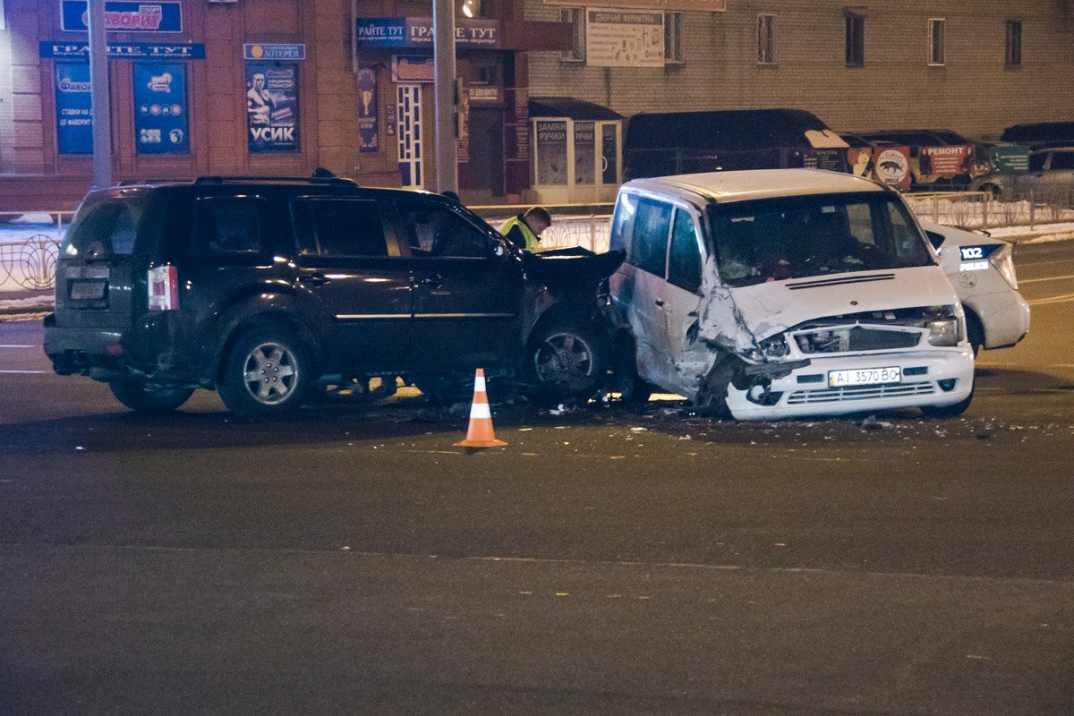 На Троещине произошло серьезное ДТП