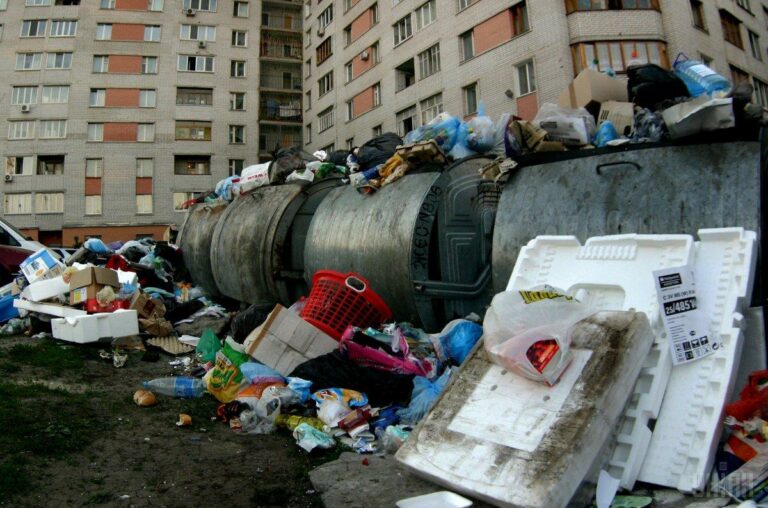 Оккупированный Донецк завален мусором - today.ua