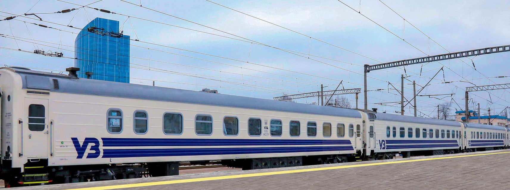 "Укрзализныця" запустила модернизированные вагоны в новой корпоративной колористике