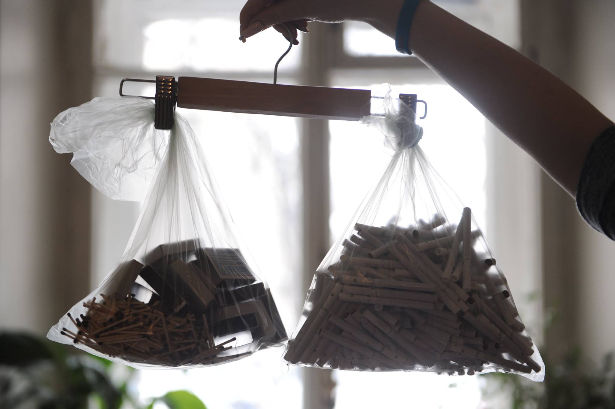 Журналістка розповіла, в якому вигляді у московському СІЗО приймали сигарети для українських моряків