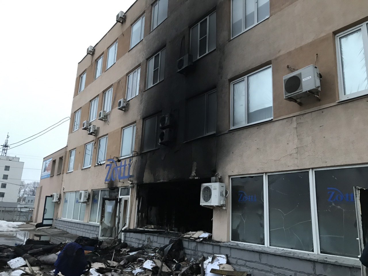 Масштабна пожежа у Харкові: склад швейної фурнітури вигорів вщент (фото, відео)