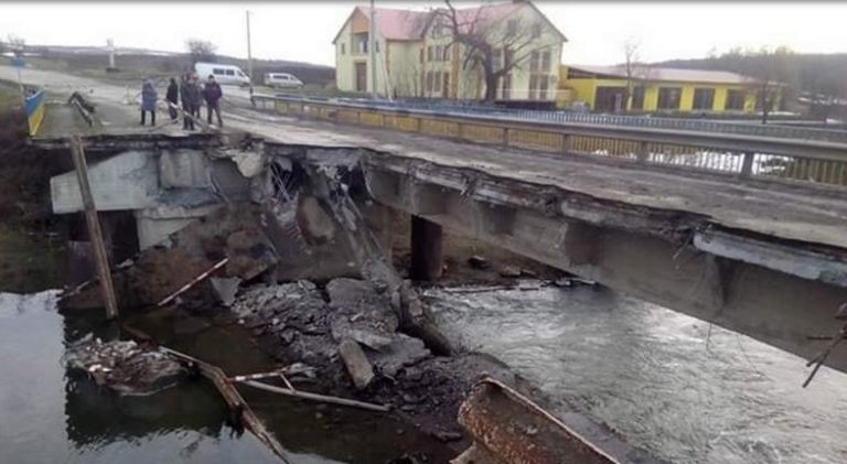 В Тернопольской области обвалился мост через реку Серет: появилась карта объезда - today.ua