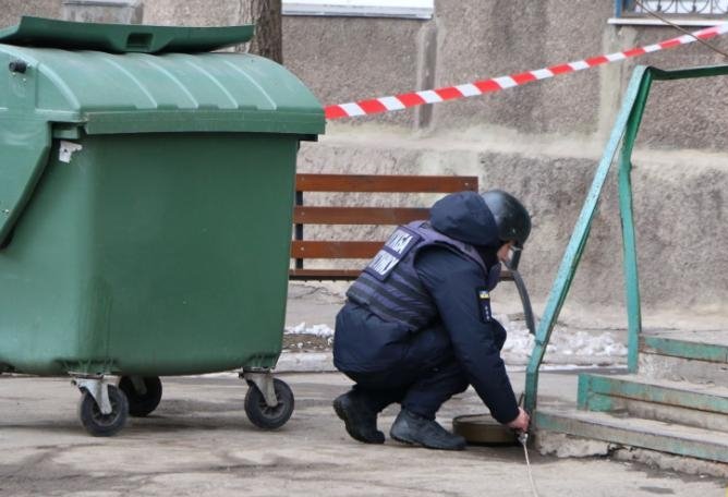 Возле подъезда многоэтажки в Мариуполе нашли противотанковую мину - today.ua