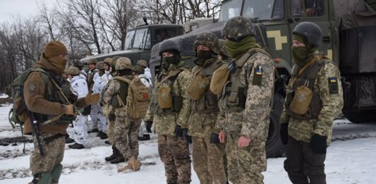 Військові з передової зворушливо привітали улюблених з Днем святого Валентина: опубліковано відео - today.ua