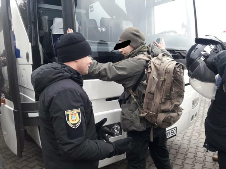 Под Одессой задержали вооруженных “титушек“ из Киева: опубликованы фото - today.ua