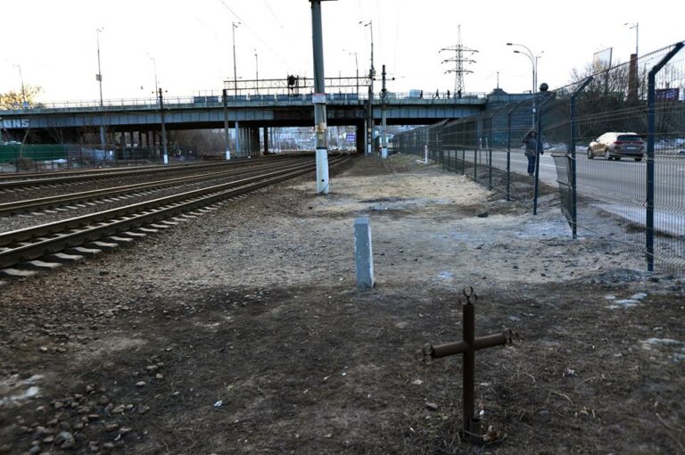 Укрзалізниця встановила паркан від самогубців - today.ua