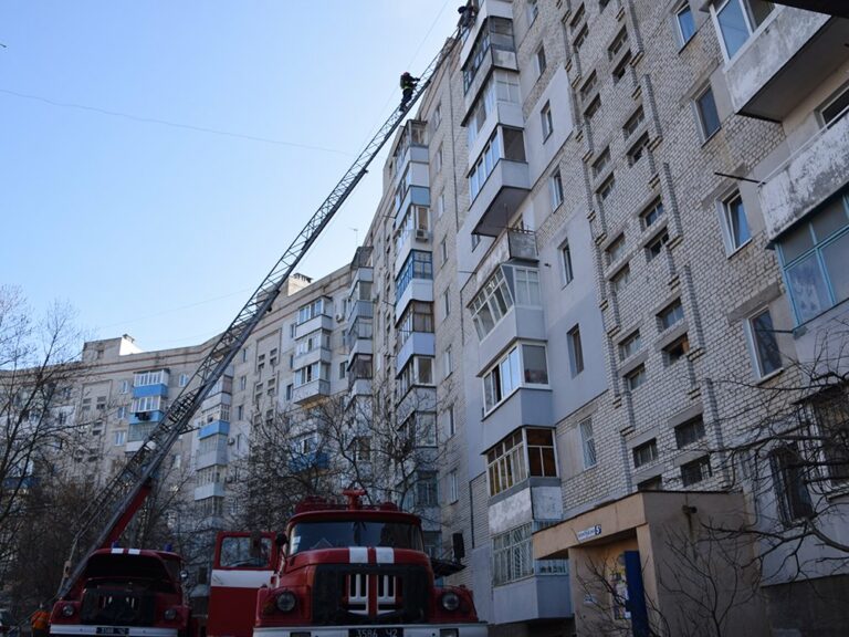 В Николаеве из-за короткого замыкания в девятиэтажке вспыхнул пожар  - today.ua