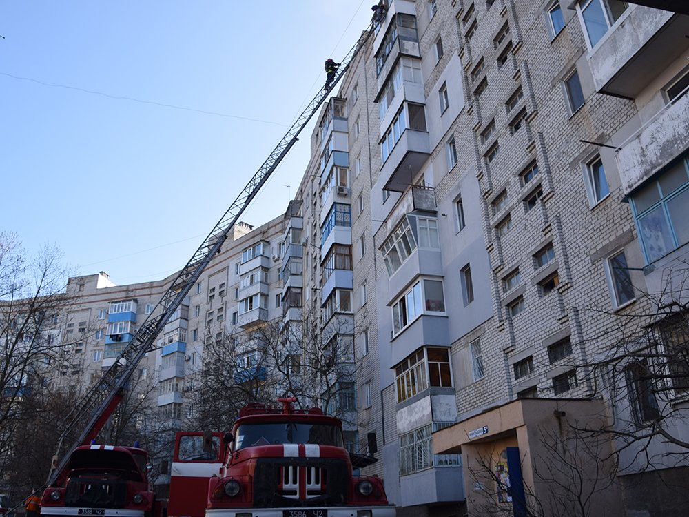 В Николаеве из-за короткого замыкания в девятиэтажке вспыхнул пожар