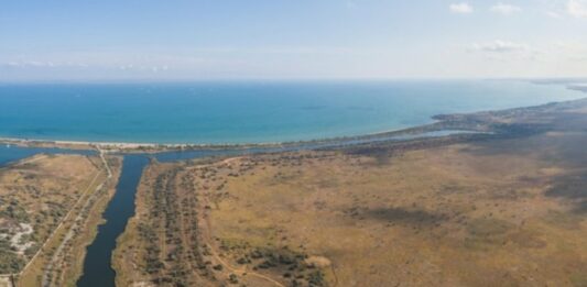 Оккупанты разрушили дамбу возле Керченского пролива: в море попали радиоактивные отходы  - today.ua