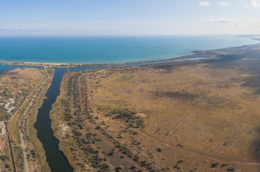 Оккупанты разрушили дамбу возле Керченского пролива: в море попали радиоактивные отходы - today.ua