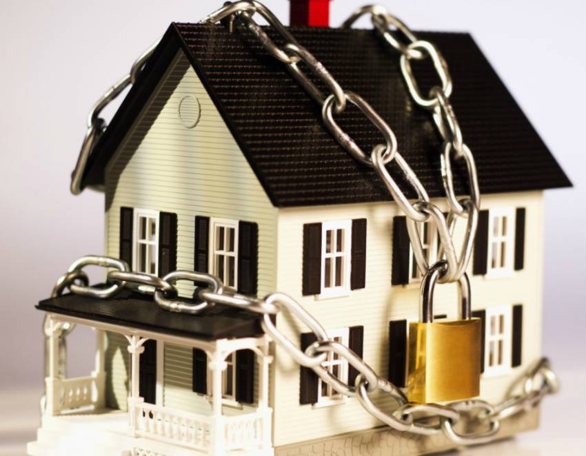 На Харківщині пенсіонерку виселили з квартири за комунальні борги