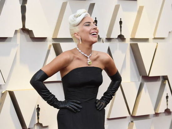 Леди Гага поразила публику на церемонии награждения “Оскар-2019“