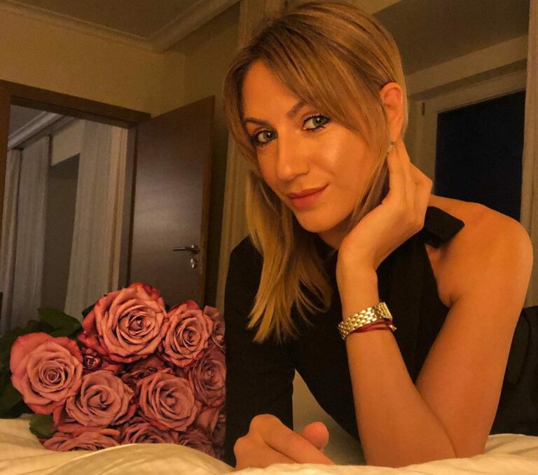 Леся Никитюк похвасталась букетом роз и обручальным кольцом - today.ua