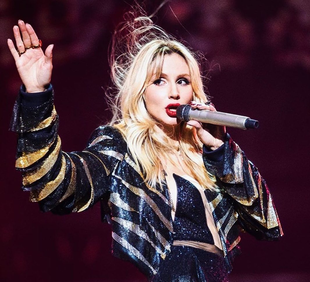 Справжня лялька: Лобода без білизни і з розстібнутими шортами здивувала відвертим образом - today.ua