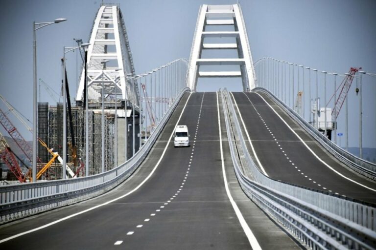 На Крымском мосту возникли новые проблемы: опубликовано фото  - today.ua