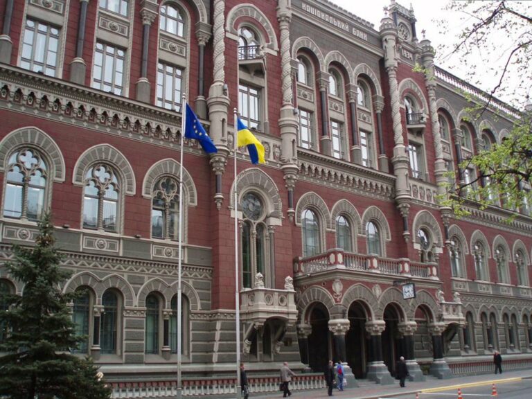 У НБУ розповіли, як карантинні виплати підприємцям в Україні вплинуть на курс долара - today.ua