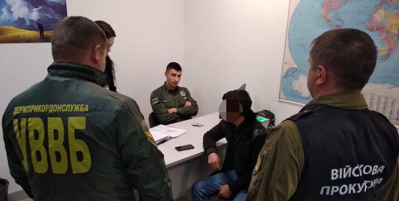 Иностранец пытался подкупить пограничников в столичном аэропорту