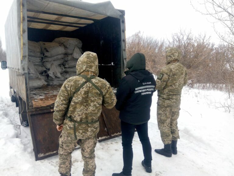 На границе с Россией поймали контрабандиста с саженцами деревьев на миллион  - today.ua