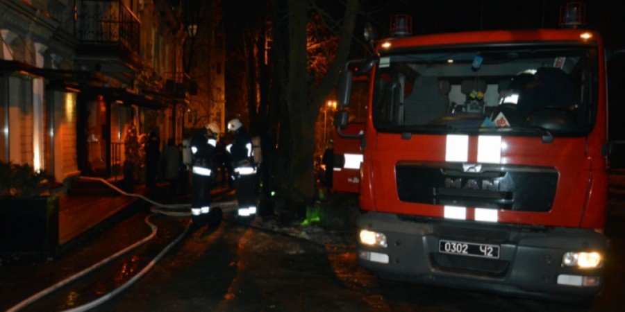 У Дніпрі в кав'ярню з людьми закинули "коктейль Молотова": опубліковано відео