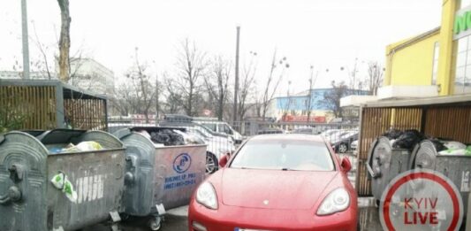 В столице выбросили на помойку элитный Porsche на євробляхах - today.ua