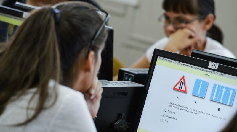 Ежегодная пересдача на "права": что важно знать украинским водителям