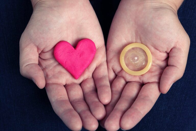 Напередодні Дня святого Валентина киян навчать правильно користуватися презервативами: опубліковано адресу - today.ua