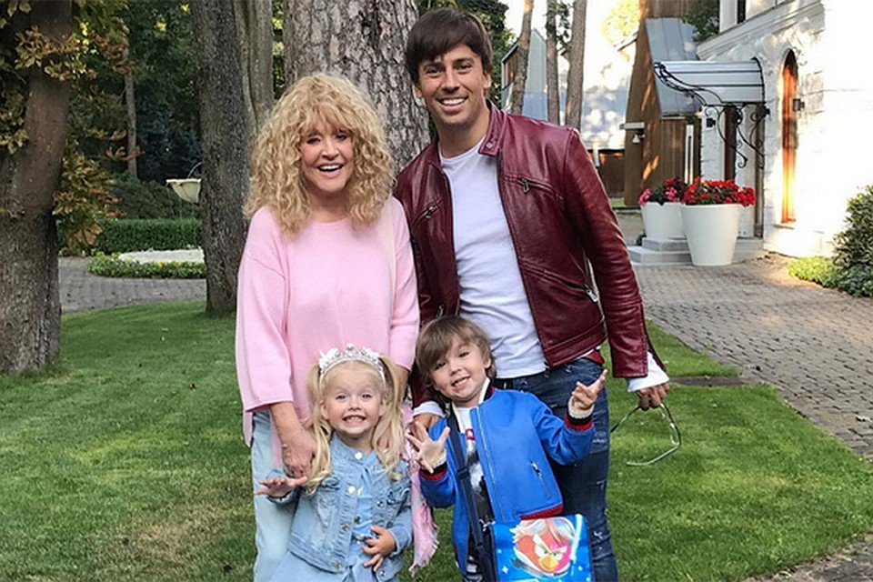 Алла Пугачова показала кумедне відео зі своїми дітьми