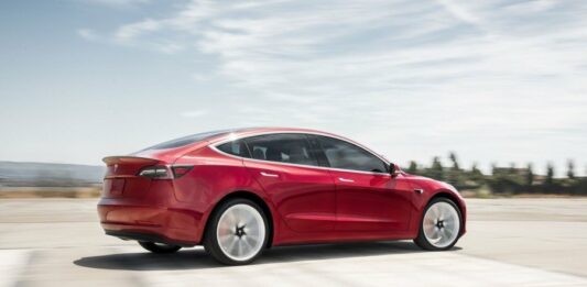 Електромобіль Tesla Model 3 максимально захистили від угону - today.ua