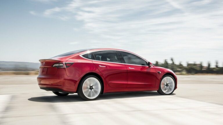 Электромобиль Tesla Model 3 максимально защитили от угона - today.ua
