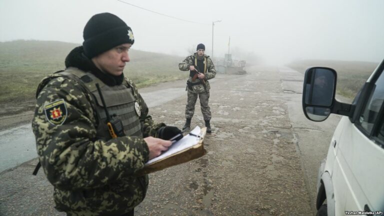Российские пограничники блокируют проезд для украинцев: кого разворачивают на границе - today.ua