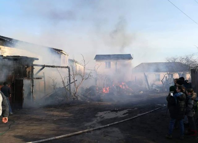 Під Києвом спалахнула масштабна пожежа: оприлюднені фото