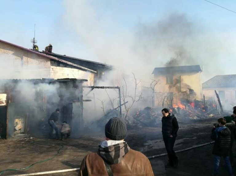 Під Києвом спалахнула масштабна пожежа: оприлюднені фото - today.ua