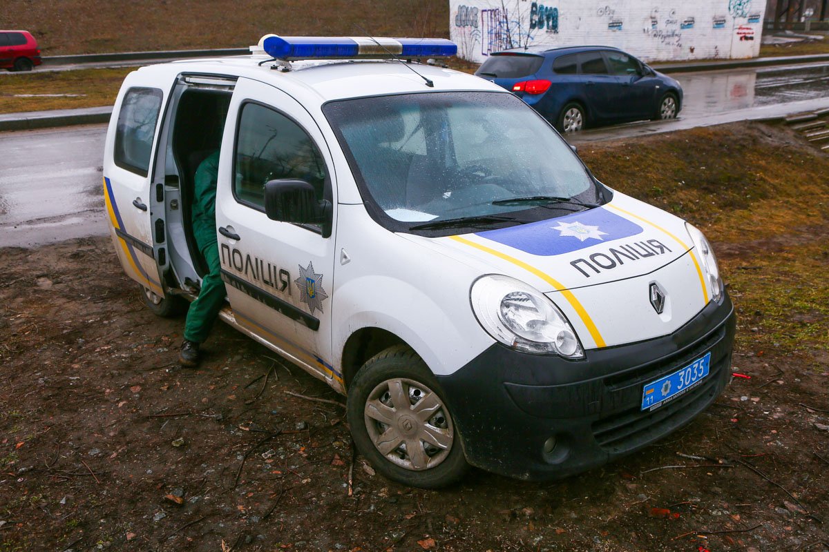 У Києві комунальники під час прибирання території знайшли людські останки