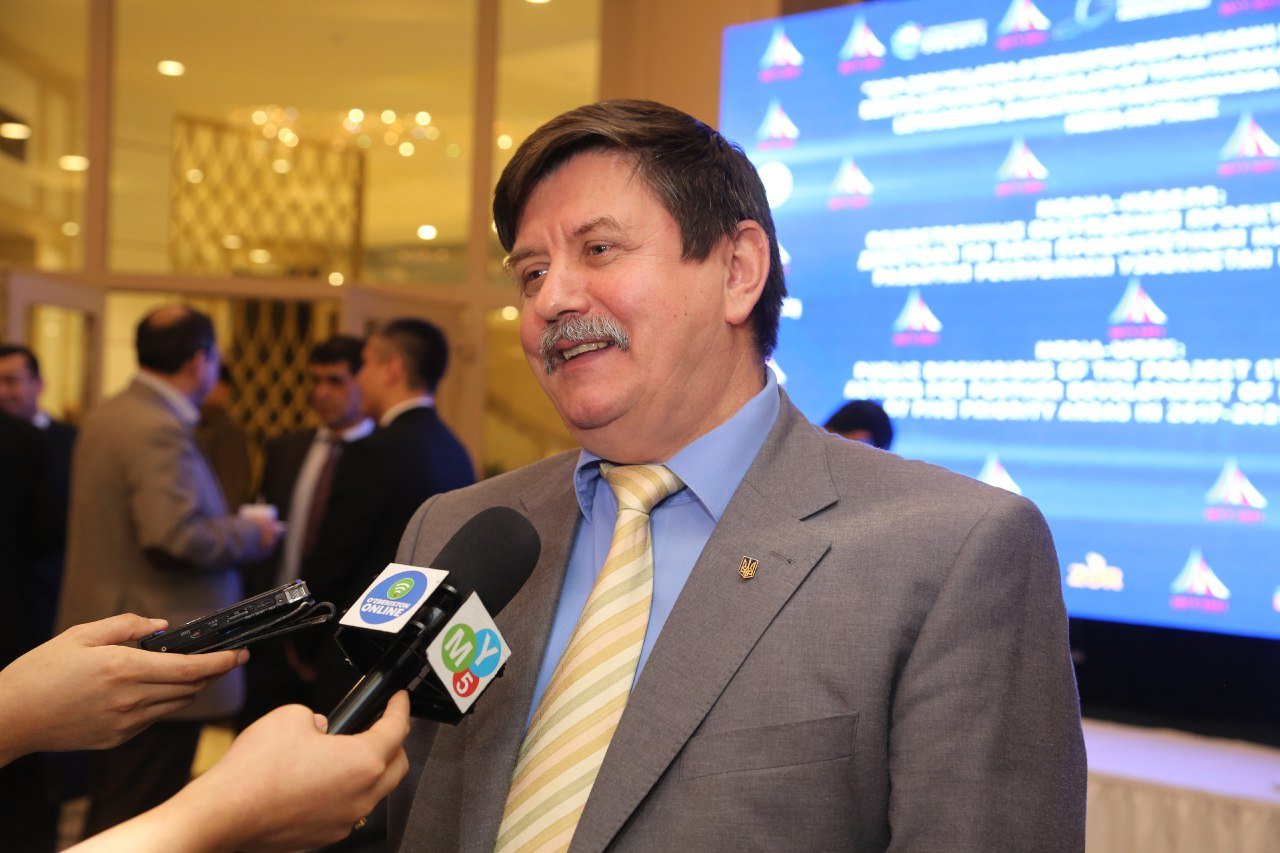 Порошенко звільнив посла України в Узбекистані