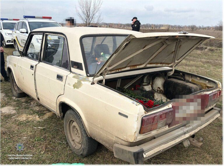 В Одессе вандалы стреляли по могилам и воровали цветы - today.ua