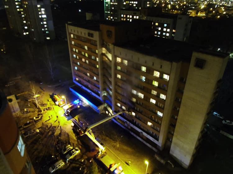 Во Львове горело общежитие: спасены 40 человек - today.ua