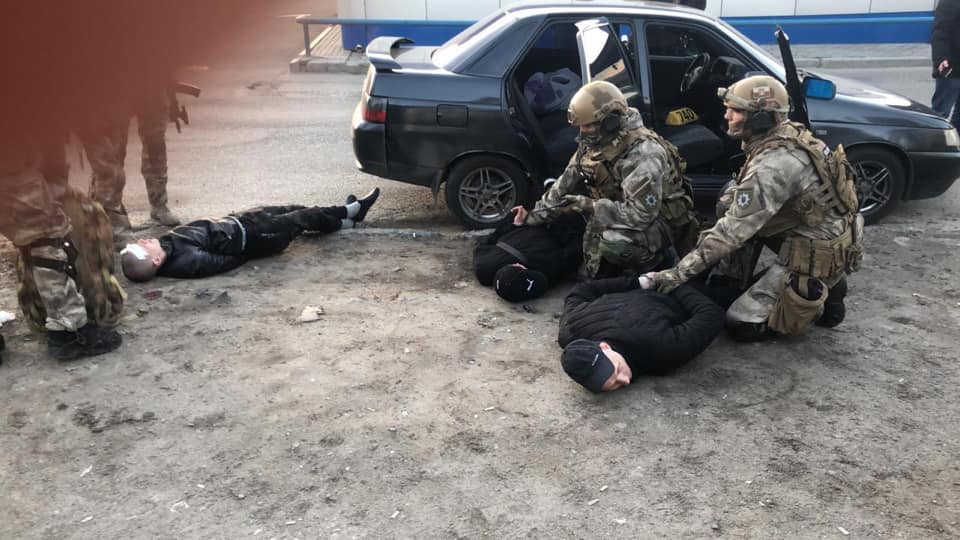 У Дніпрі затримали зловмисників, які пограбували і катували колишнього нотаріуса і його дружину