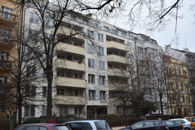 Российское посольство незаконно зарабатывает на квартирах в Праге - today.ua