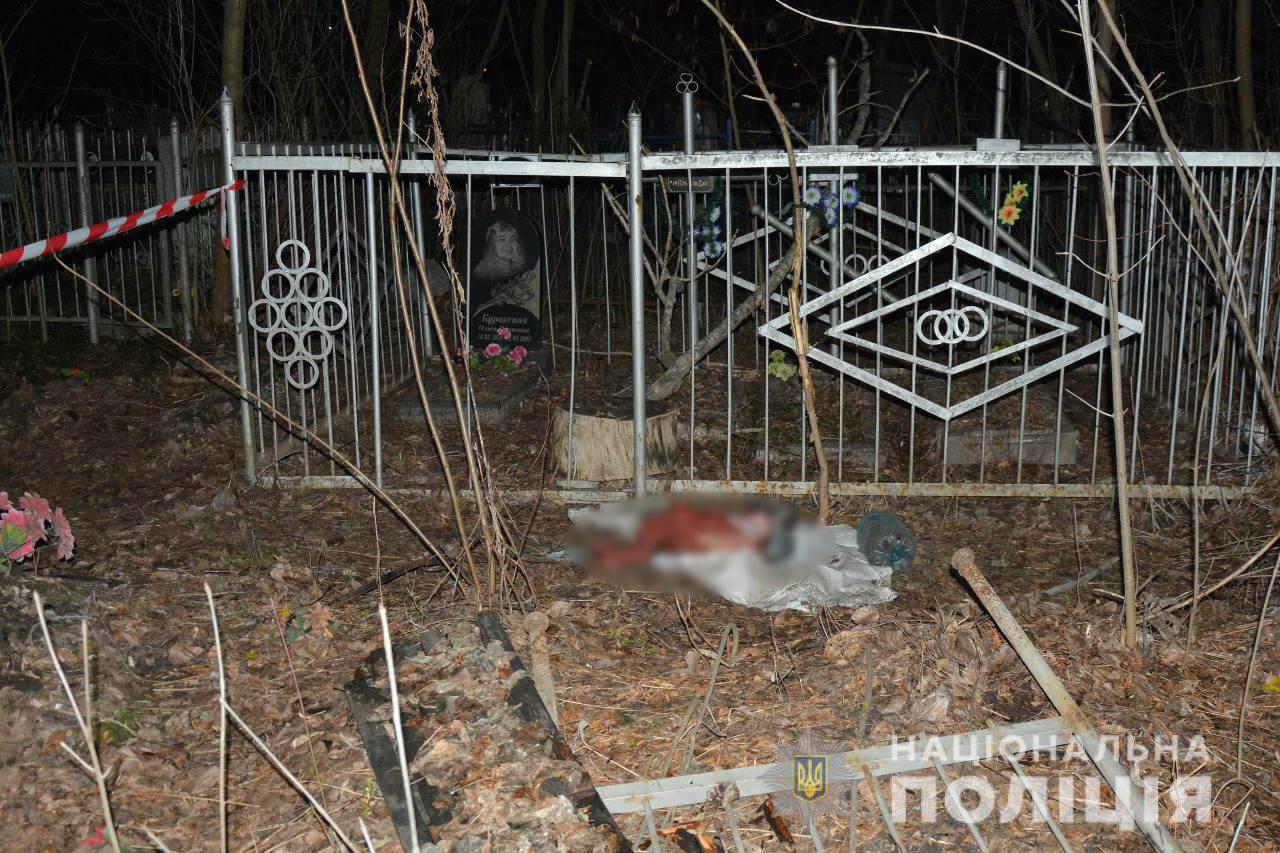 На кладбище в Харькове нашли тело месячного младенца