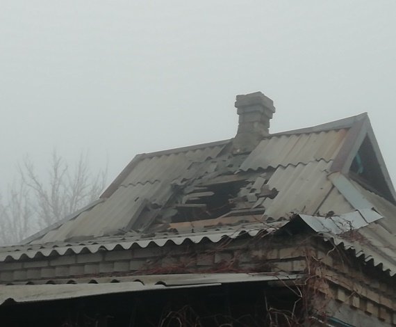 Оккупанты обстреляли жилые дома в Марьинке 
