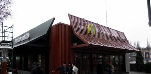 Возле McDonalds в центре Николаева произошла стрельба: есть раненый - today.ua