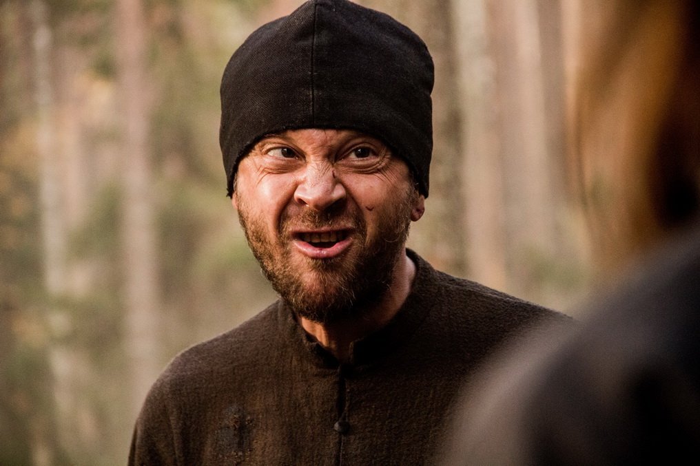 Пенсионер, "маскируясь" под церковного прислужника, обворовывал храмы